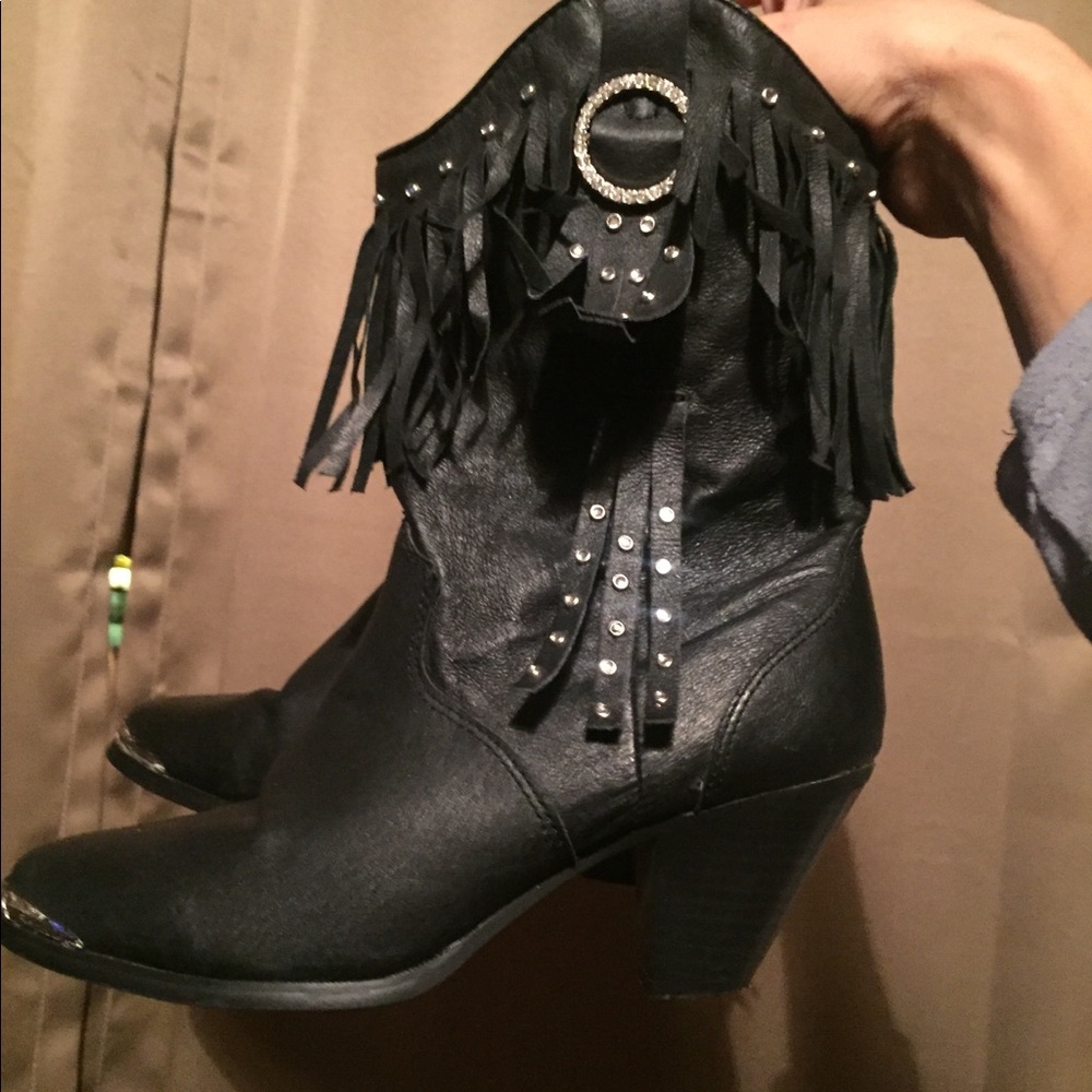 Cow girl boots “barely worn “ size 7